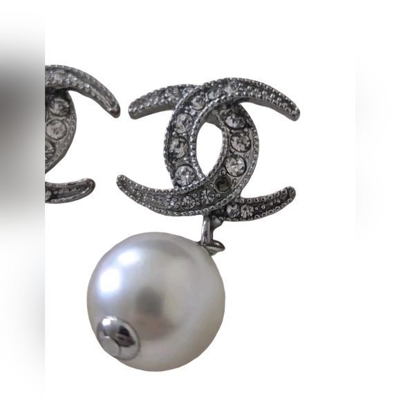 🔥Chanel CC Moon Crystal Faux Pearl Dangle Piercing Earrings - Picture 9 of 12
